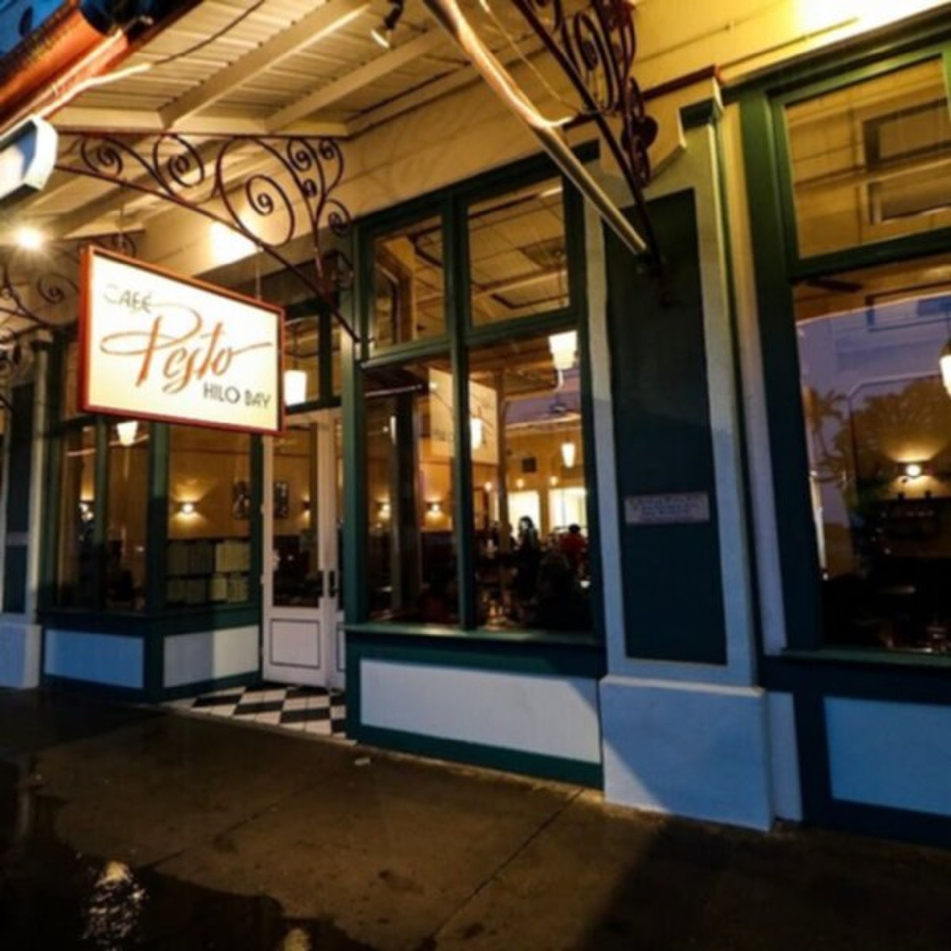 Cafe Pesto Hilo Bay