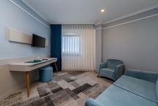 Khác Pine Beach Hotel