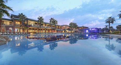 Bên ngoài 2 Pine Beach Hotel