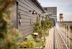 외관 6 Hypernym Hotel & Suites