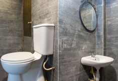 침실 7 Madras Hotel