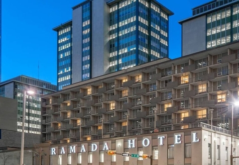 Exterior Ramada Plaza By Wyndham Calgary Downtown