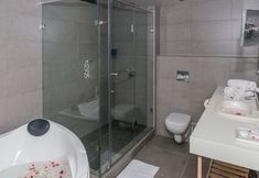 Bedroom 7 Pereybere Hotel and Apartments