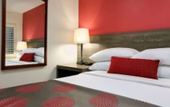 Bilik Tidur 3 Ramada by Wyndham Oakland Downtown City Center