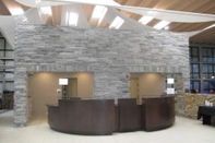 Lobby Wingate by Wyndham Kansas City Northeast