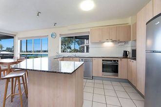 로비 4 EXCELLSIOR MOOLOOLABA