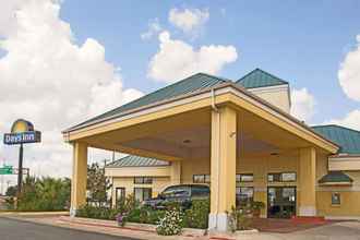 Bangunan 4 Days Inn by Wyndham Central San Antonio NW Medical Center