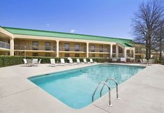 외관 5 Howard Johnson By Wyndham Greensboro Near The Coliseum