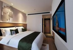 Others 7 GreenTree Inn Shanghai Yuyuan Garden Xiaonanmen Subway Station Express Hotel