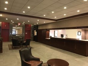 Lobi 4 Ramada Plaza By Wyndham Calgary Downtown