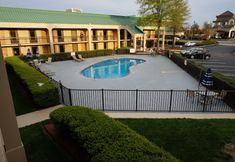 외관 6 Howard Johnson By Wyndham Greensboro Near The Coliseum