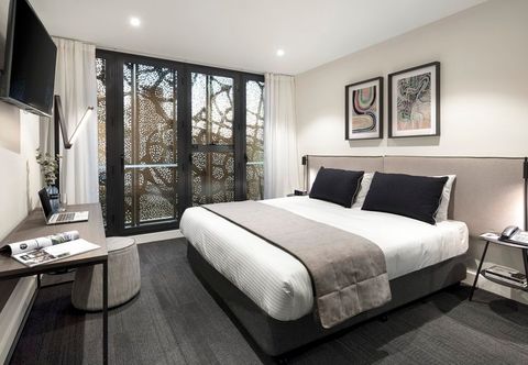 Others Quest On St Kilda Road