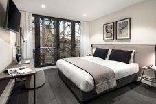 Others Quest On St Kilda Road