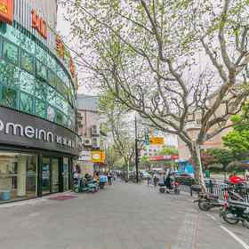 Hotel Main Pic1Home Inn -Shanghai Zhongshan Park Metro Station，Ji Hotel Shanghai Hongqiao Zhongshan West Rd Branch-Parking Lot飯店