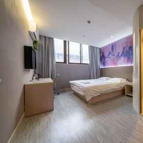 Hotel Main Pic 1 Yibai Chain Hotel (Shanghai Tianshan Bingu Plaza Weining Road Metro Station Store), Weining Rd Hotels