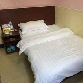 Hotel Main Pic 1 Peng Gang Inn (สาขาเมืองภาพยนตร์และโทรทัศน์ Chedun เซี่ยงไฮ้), โรงแรม & ที่พัก Shanghai Songjiang District Central Hospital-Otolaryngology Ke