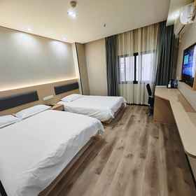 Hotel Main Pic1Yishi Liangpin Hotel (Shanghai Ruijin Hospital Jiading New Town Subway Station),Ji Htl. Nanxiang Taimao Com'l. Plz飯店