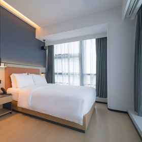 Hotel Main Pic1Miyang Miju Hotel (Zhuhai Jinwan Huafa Shangdu Branch)，Jinshanlin Hotel Parking Lot飯店