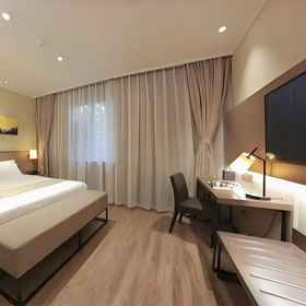 Hotel Main Pic1Yijia Audio-Visual Hotel (Shanghai Disney Resort Branch),丽益综合商店飯店