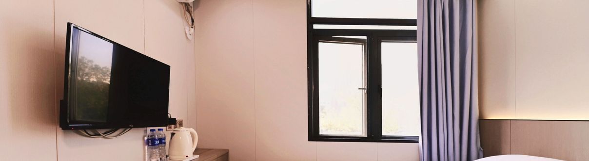 Others Home Inn Plus·Yun Hotel (Shanghai Songhong Road Subway Station Branch)