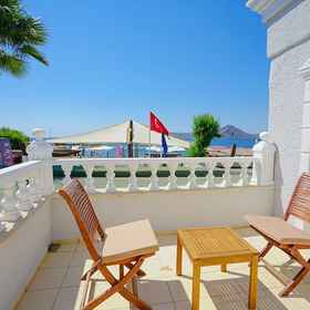 ART SUITES HOTEL1 , 飯店Magi Beach