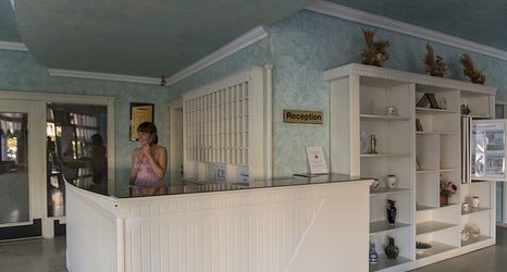 Lain-lain 2 CLASS BEACH HOTEL