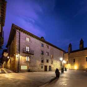 Palacio de Pujadas by MIJ 1, アディオスホテル