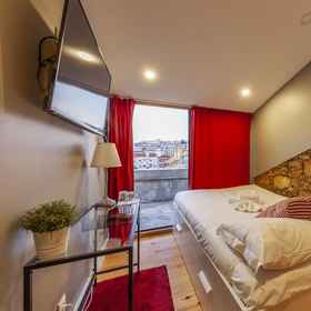 THE BRIDGE HOSTEL1 , 飯店发现者纪念碑