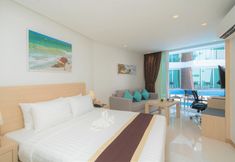 Others 4 BW PLUS THE BEACHFRONT