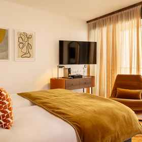 HOTEL 56 1, Hotel Le Juliano - Hôtel Restaurant Brasserie à Carbon Blanc