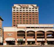 Exterior 4 HAMPTON INN ST. LOUIS-DOWNTOWN (AT THE GATEWAY ARCH)