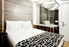 Others 3 Gradiva Istanbul