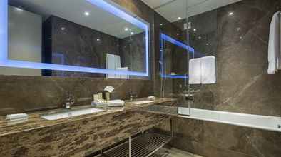 In-room Bathroom 4 HLTN GARDEN INN ATATURK AIRPORT TURKEY