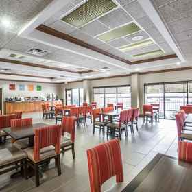 COMFORT SUITES 1, Hotel The Island in Pigeon Forge