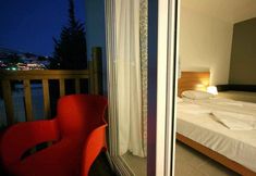 Lain-lain 7 MAGNIFIC CHECK-IN AND CHILL-OUT