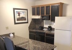 Khác 6 MainStay Suites