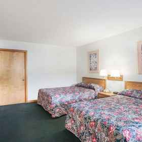 LAKE GEORGE NY TRAVELODGE 1, Hotel Log Jam Outlet Center