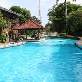 The Cakra Hotel Bali 1, SMK Negeri 1 Sukawatiホテル