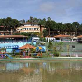 VILAGE INN1 , 飯店波苏斯迪卡尔达斯购物中心