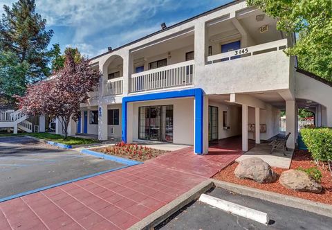 Bangunan Super 8 by Wyndham Santa Rosa North