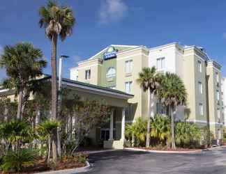 Bên ngoài 2 DAYS INN & SUITES FORT PIERCE I-95