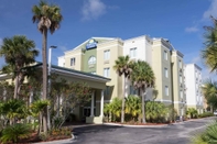 Luar Bangunan DAYS INN & SUITES FORT PIERCE I-95