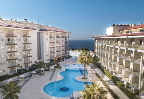 Exterior Ramada Hotel and Suites by Wyndham Kusadasi