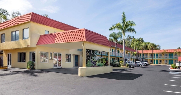 Exterior Super 8 By Wyndham Sarasota Near Siesta Key