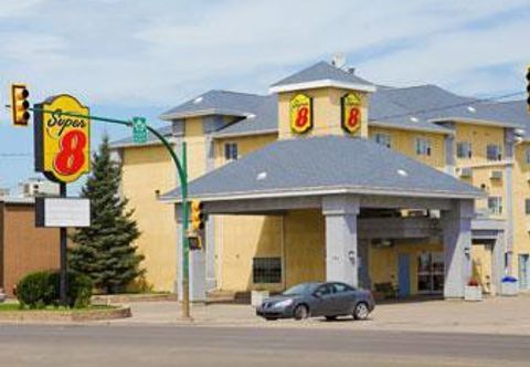 Exterior Super 8 Saskatoon