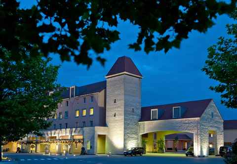 Exterior Explorers Hotel at Disneyland Paris