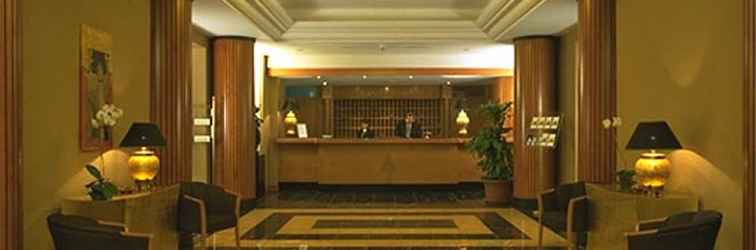 Lobi Ramada Naples