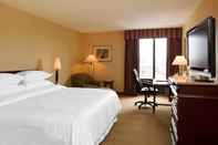 Bedroom Radisson Hotel Hauppauge-Long Island
