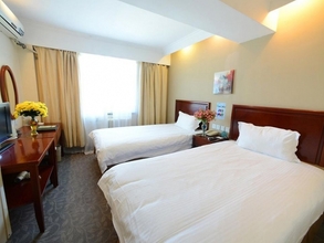 Bedroom 4 GreenTree Inn Heze CBD Railway Station Wanda Plaza Business Hotel