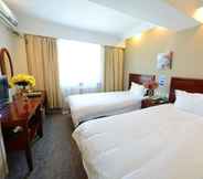 Bedroom 4 GreenTree Inn Heze CBD Railway Station Wanda Plaza Business Hotel